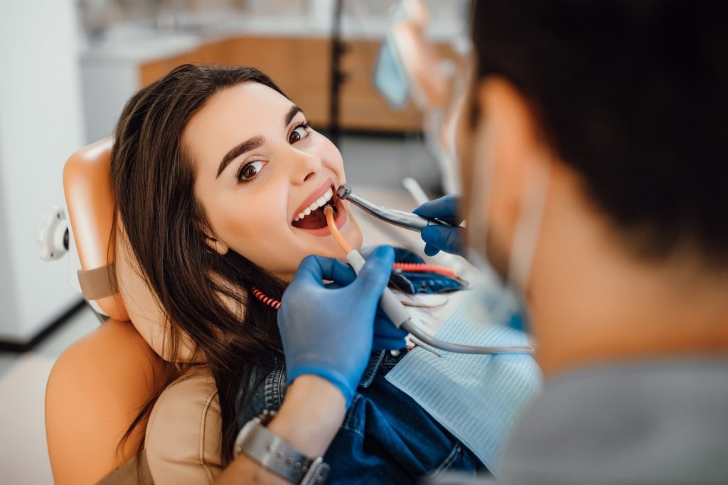 How To Choose Between Fillings and Crowns